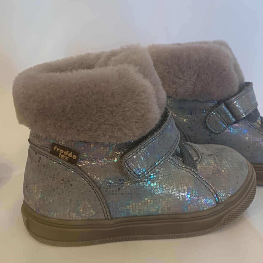 Froddo tex size 22 (US toddler 7) boot multi color in excellent condition